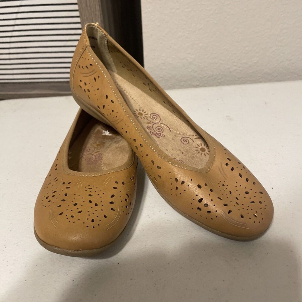 Earth Spirit Tan Flat Slip On Womens Shoes 9